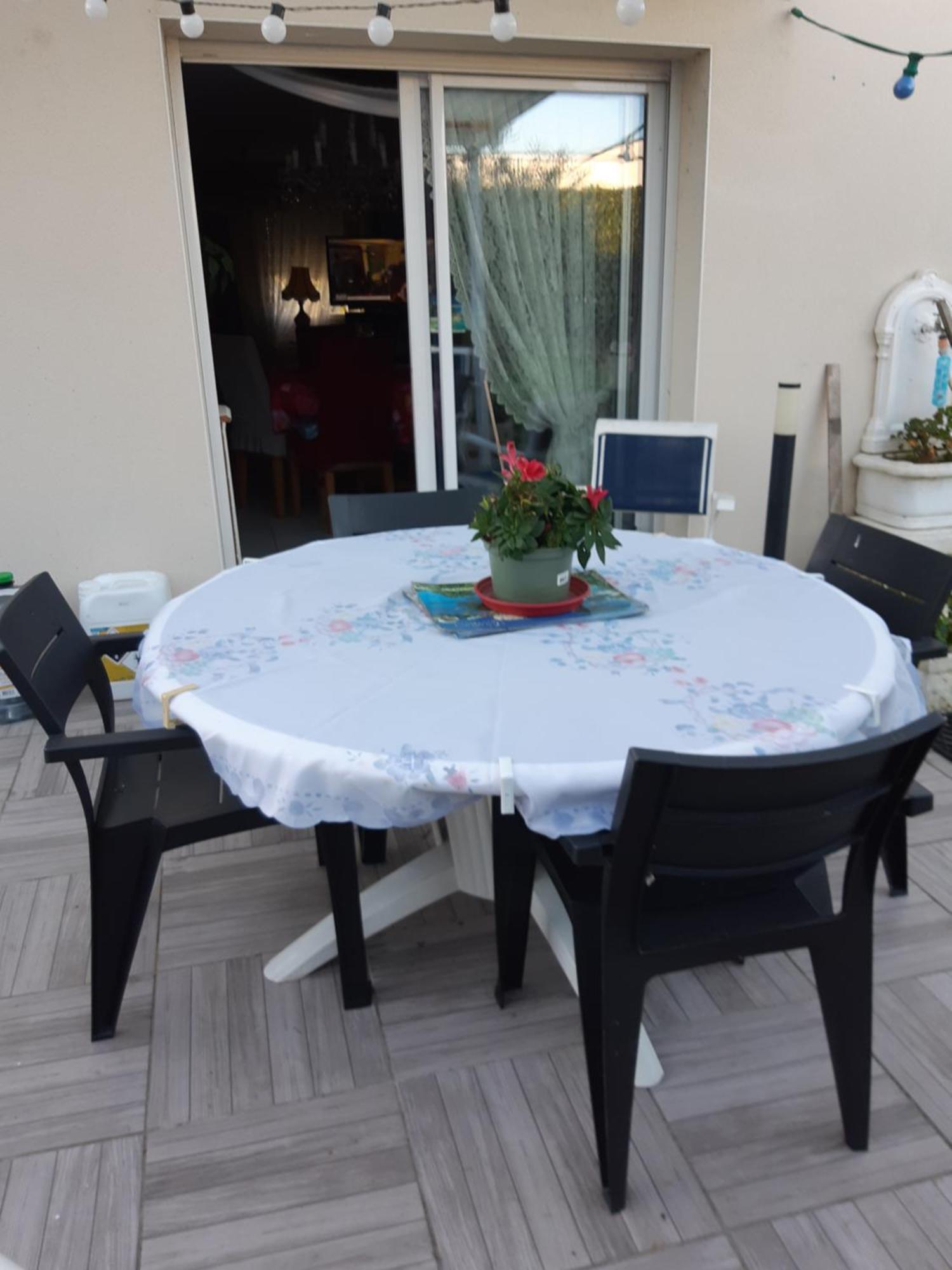 Chambre Lit Double Dans Pavillon , Chez Lilyanne Tonnay-Charente Exterior photo